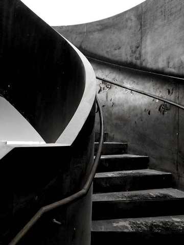 Handrail on the plate guard
