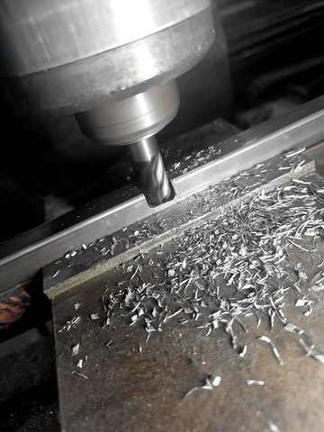End mill cutting with bright chips