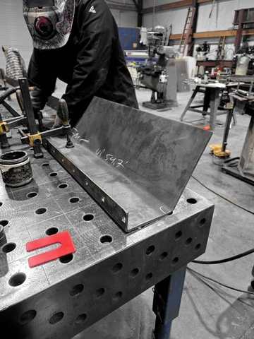 Fitting a formed angle on the fixture table