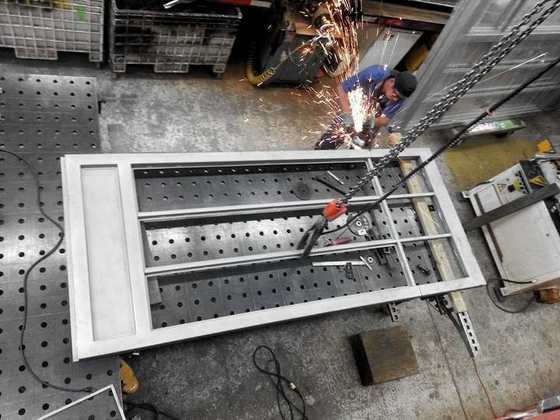 Grinding a frame on the table