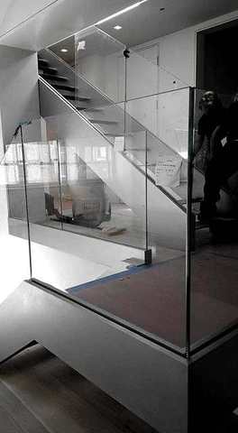 Glass guard at the landing