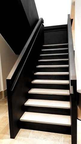 Plate stair with white treads